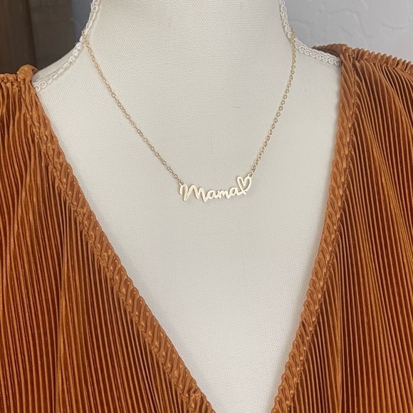 NWT Gold “Mama”Pendant Necklace - Picture 5 of 5